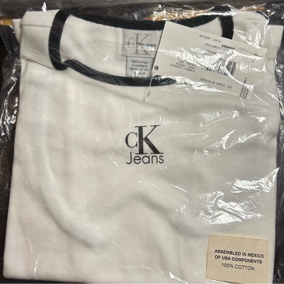 NWT - CALVIN KLEIN JEANS - JUNIORS -TANK TOP- Size MED - 100% COTTON - BRAND NEW - Picture 3 of 6